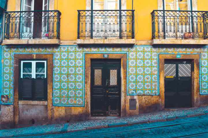 A colourful street in Lison